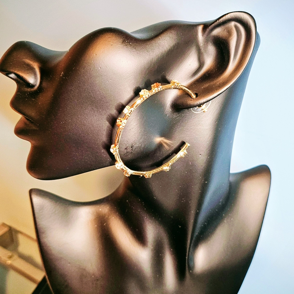 💯 BaubleBar Gold Crystal-Studded Hoop Earrings 💯 - Picture 3 of 4
